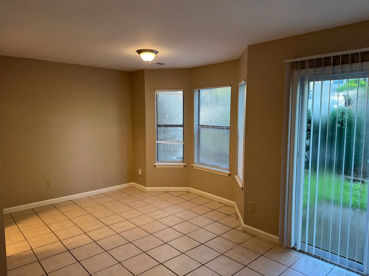 2 bed, 2.5 bath, 1400 sqft, $1,535 — Photo 4