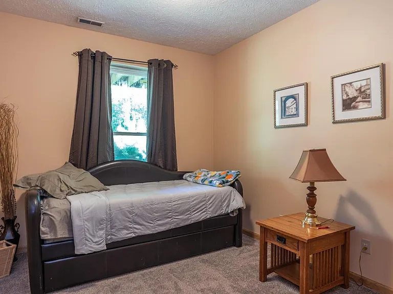 1106 W Countryside Ln — Photo 27