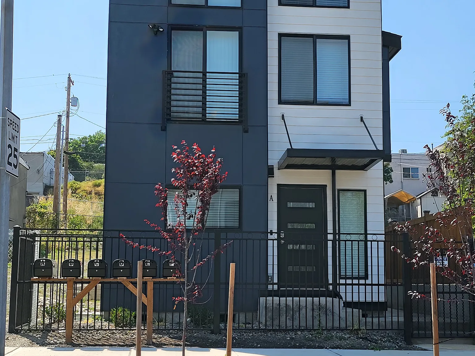 2518 Fawcett Ave — Photo 4