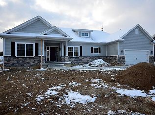 956 Foxtail Cir, Tipp City, OH 45371