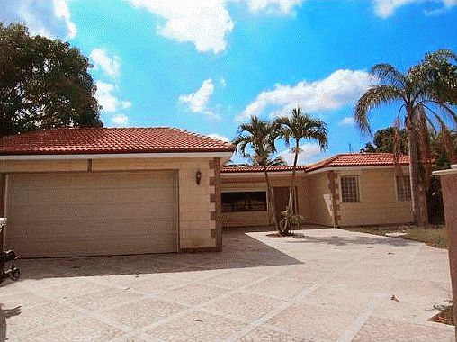 1st image of 2406 Sugarloaf Ln