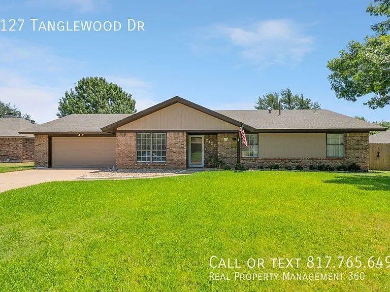 2127 Tanglewood Dr — Photo 1