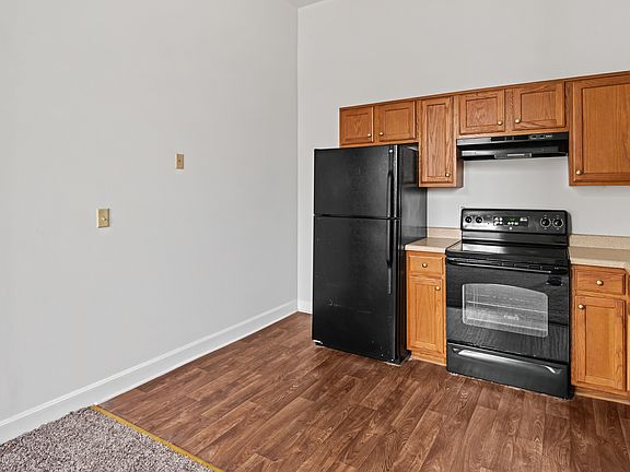 4th image of 922 S 6th St APT 2