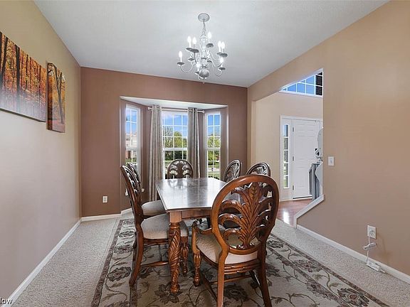 5th image of 400 Hamilton Dr
