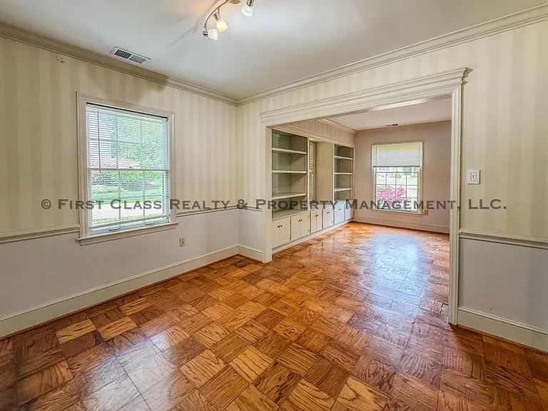 500 Ashworth Rd — Photo 16
