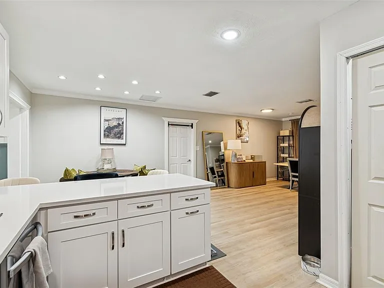 2302 S Arrawana Ave — Photo 25