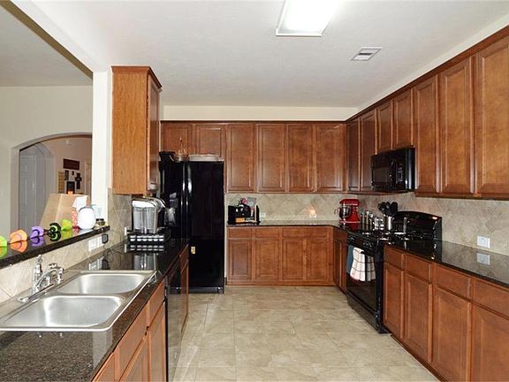 5th image of 709 Harvard Pointe Dr