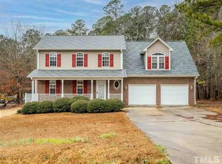 136 Smithwood Dr, Fuquay Varina, NC 27526