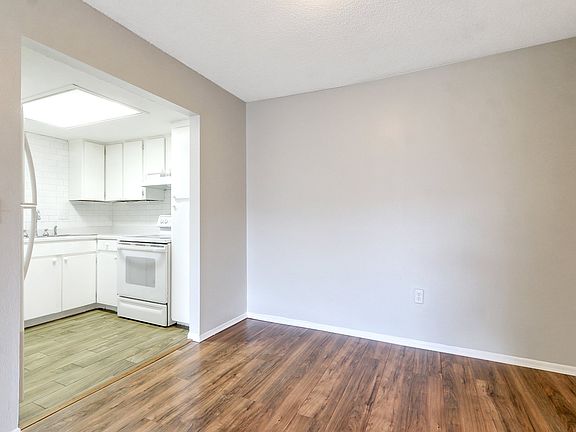 3rd image of 922 Lake Destiny Rd Unit E