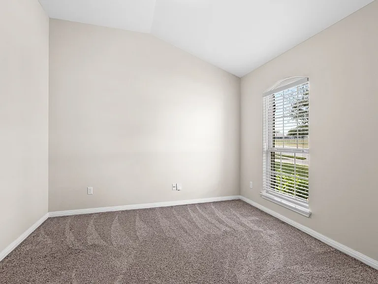 2923 Bluffstone Dr — Photo 5