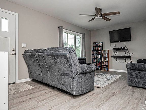 4th image of 102 Riverview Dr