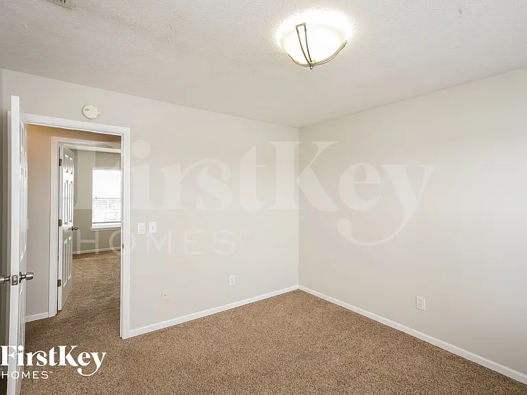 902 Hearthside Ct — Photo 12
