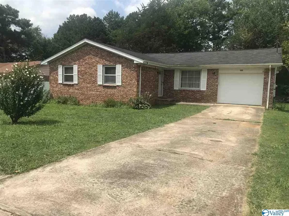 6109 Valley Park Dr NW, Huntsville, AL 35810