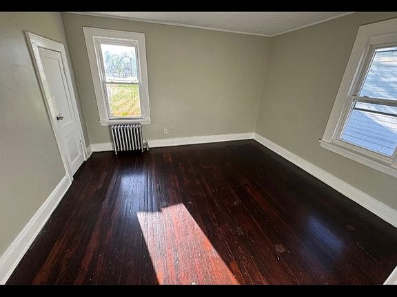 4th image of 161 Sunset Ave #2L