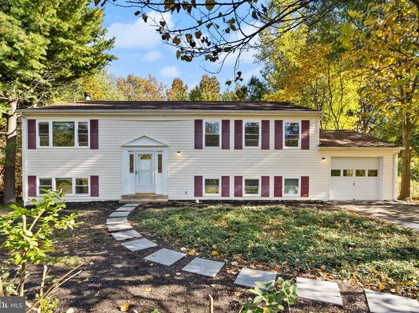 12509 Kings Lake Dr, Reston, VA 20191