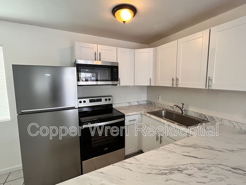 1st image of 2416 W Coolidge St Unit C