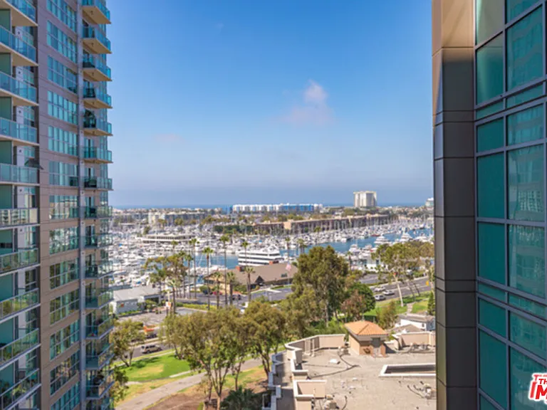 13700 Marina Pointe Dr #1114 — Photo 3