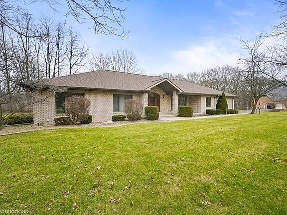 3rd image of 2302 Old Oak Dr