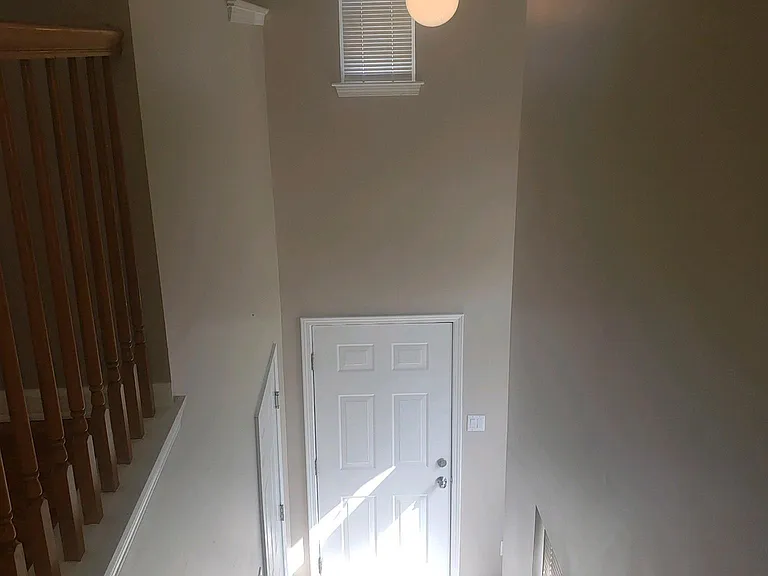 102 Middlebury Dr — Photo 2