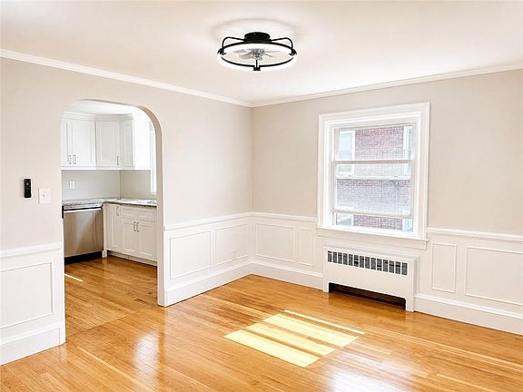 3rd image of 1111 Charles St