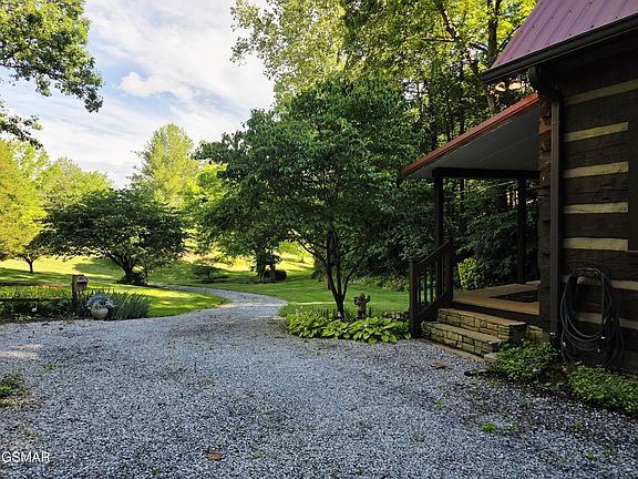 3rd image of 2824 Mary Ridge Farm Rd