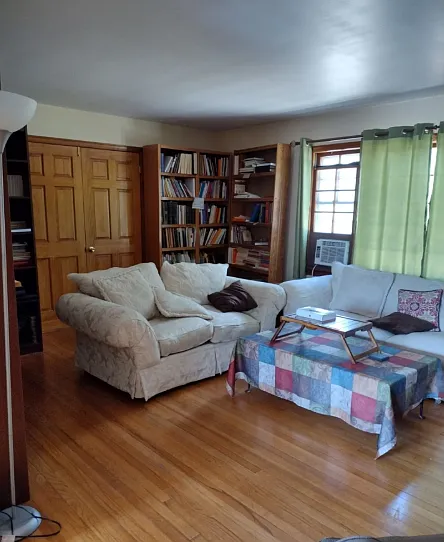 4 bed, 2.5 bath, 3260 sqft, $900 — Photo 3