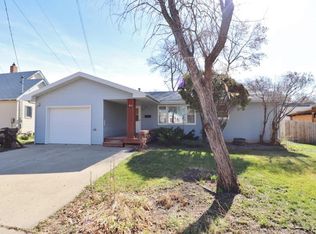 910 11th St NW, Minot, ND 58703