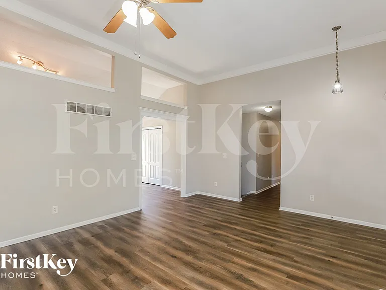 11623 N Windsor Ave — Photo 2