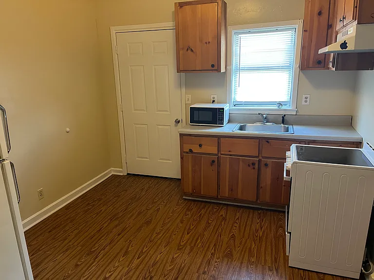 320 Fraser Cir #5 — Photo 2