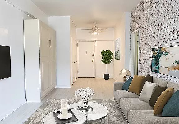 5th image of 141-05 Pershing Cres #B9