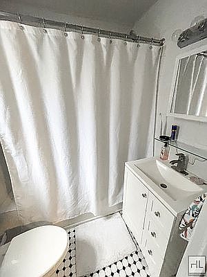 5th image of 17 W 64th St APT 3E