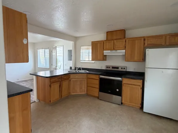 842 D St, Crescent City, CA 95531