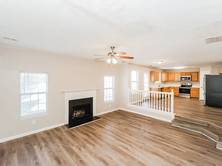 4021 Castle Way — Photo 8