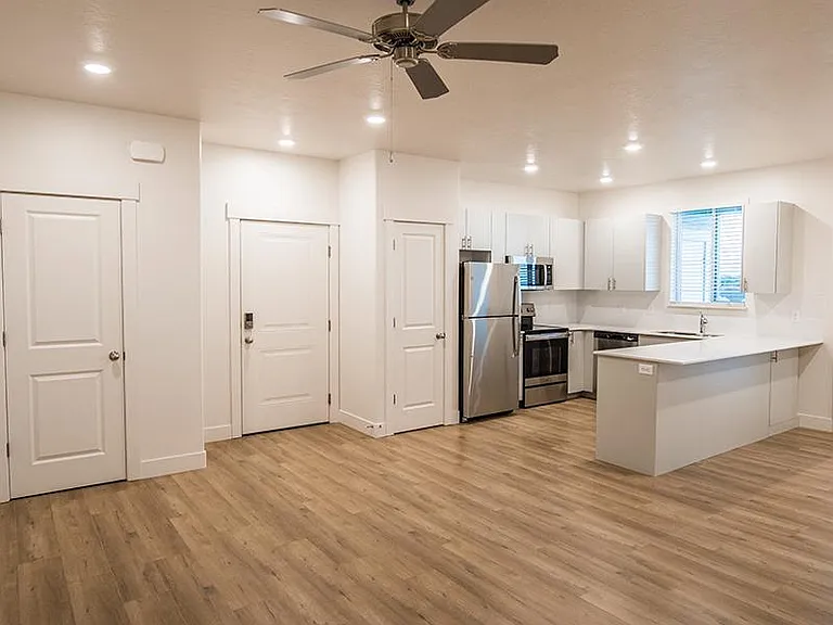 TRAIL HOLLOW APARTMENTS — Photo 21