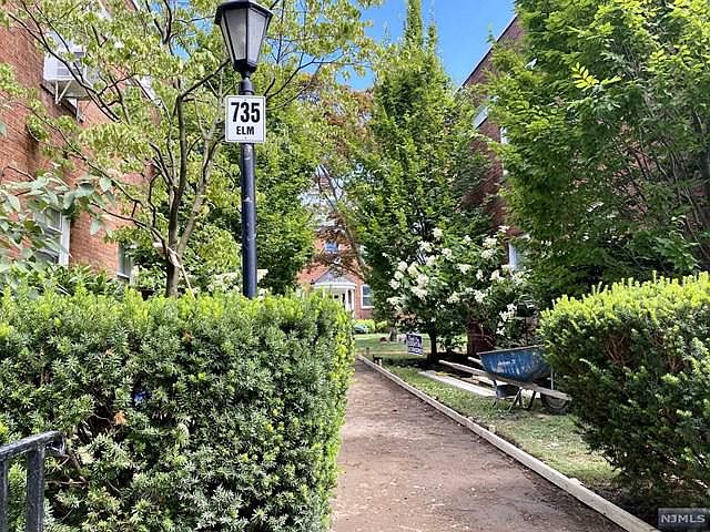 2nd image of 735 Elm Ave