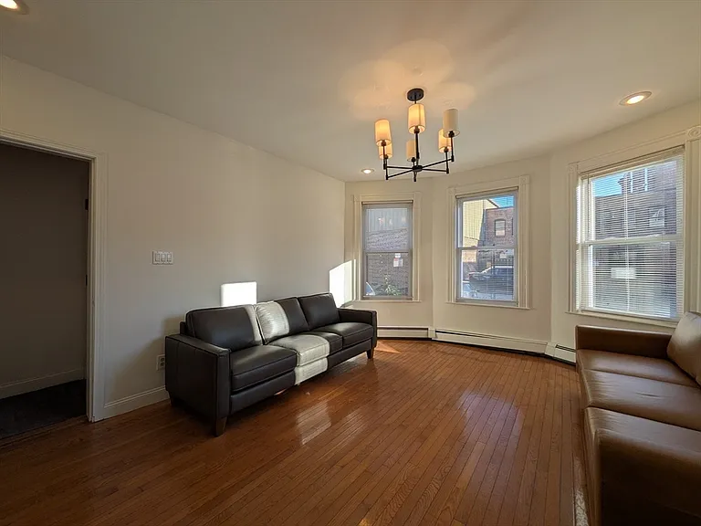 182 Green St #2 — Photo 7