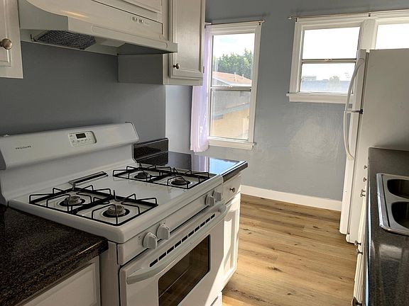 3rd image of 3978 La Salle Ave #1/4