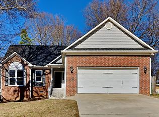 16 Fawndale Ln, Fountain Inn, SC 29644