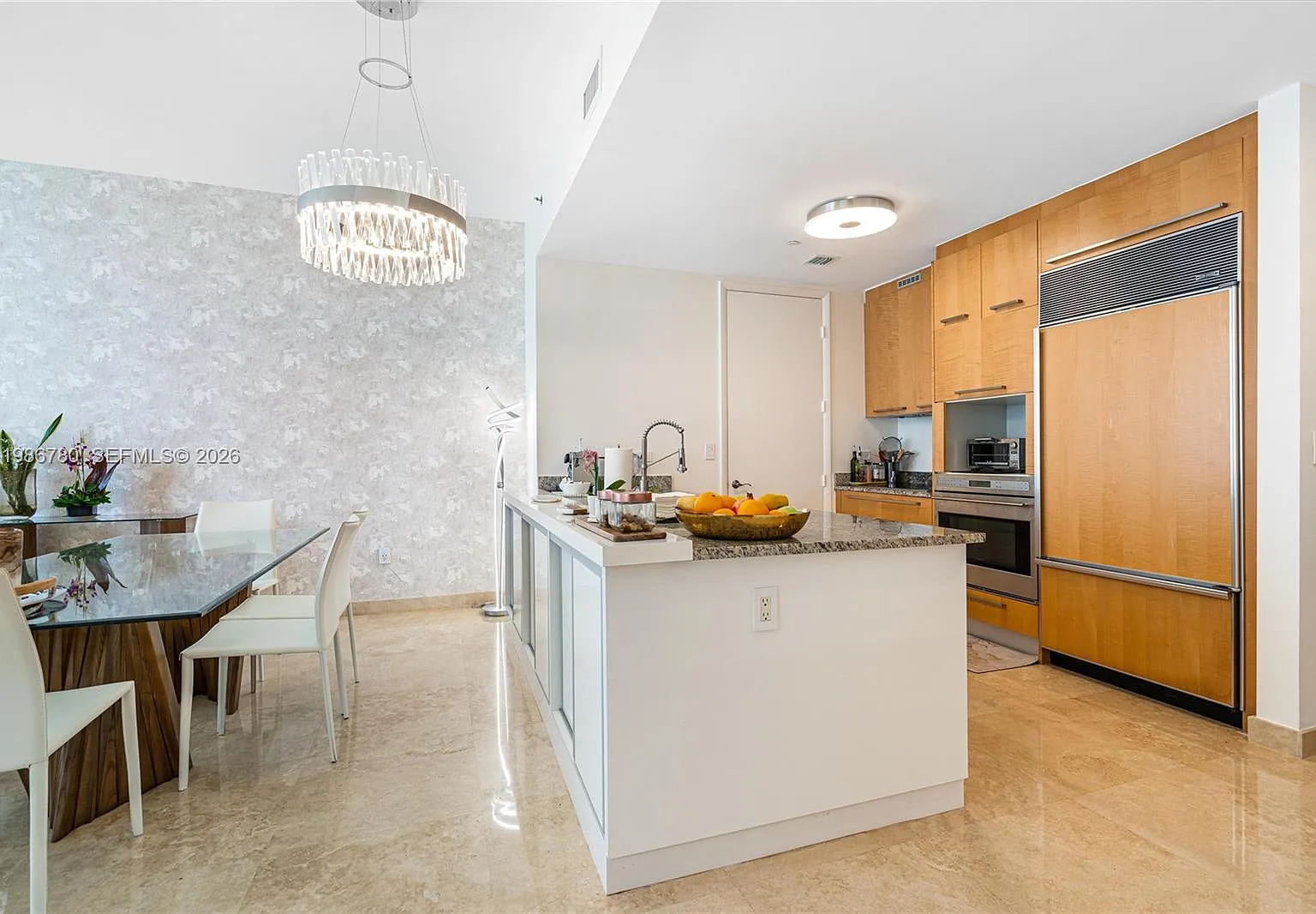 3 bed, 1979 sqft, $8,900 — Photo 3