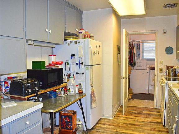 2nd image of 1024 Winchester Ave
