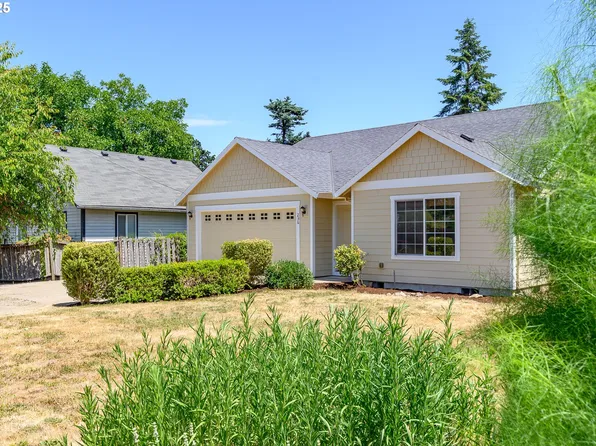 236 N 6th St, Carlton, OR 97111