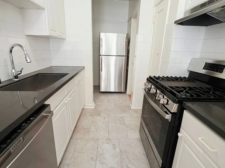 2800 Filbert St — Photo 9