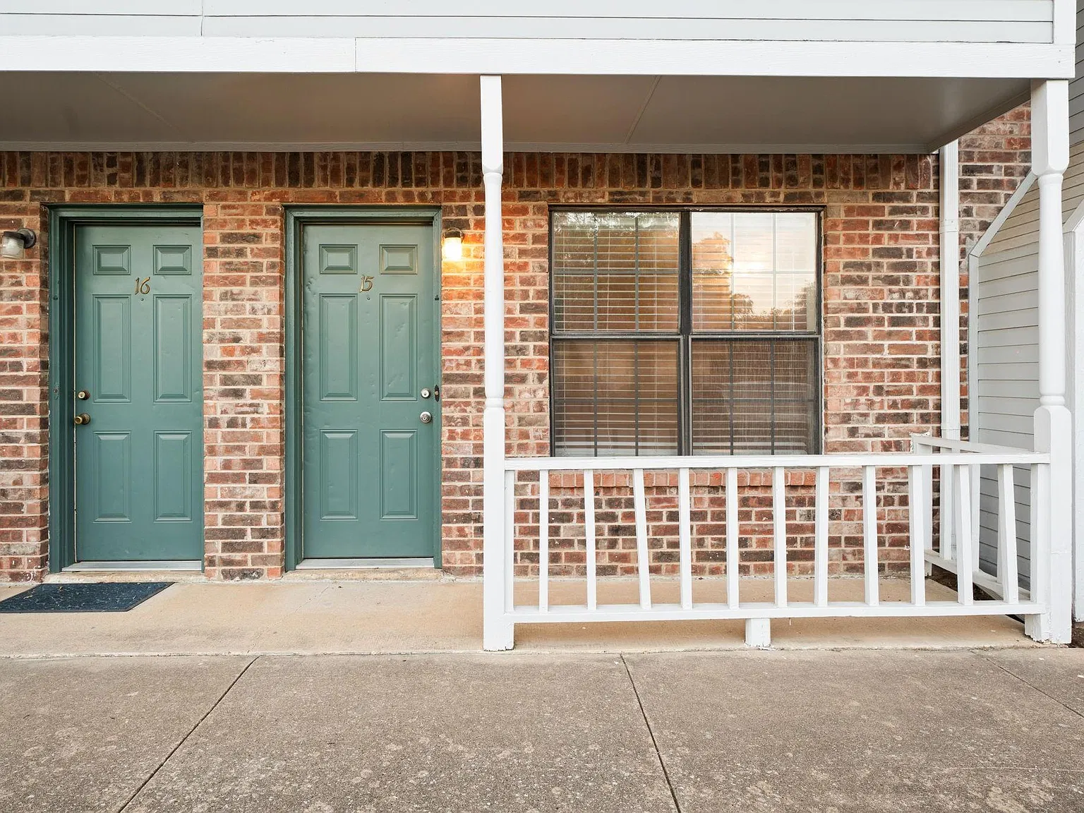 2 bed, 2.5 bath, 1047 sqft, $1,400 — Photo 1