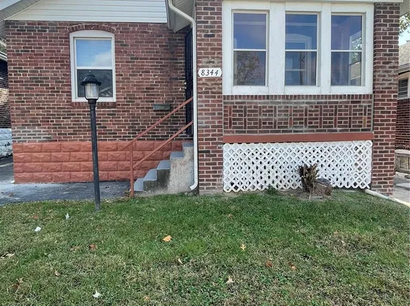 8344 Strathmore Pl, Saint Louis, MO 63136