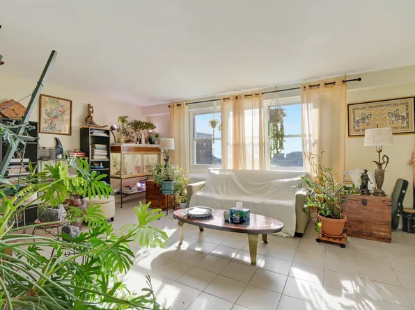 2483 West 16th Street image 1 of 13