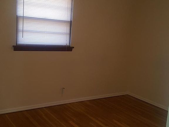 4th image of 8949 Bessemer Ave