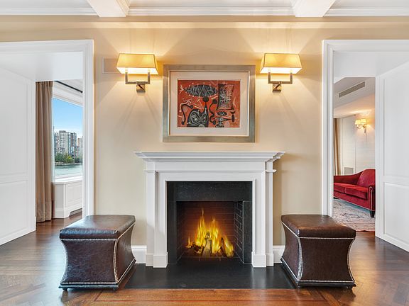 4th image of 25 E End Ave #4CD