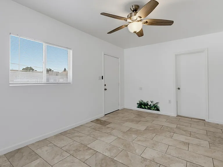 4222 Myrtle Ave — Photo 10