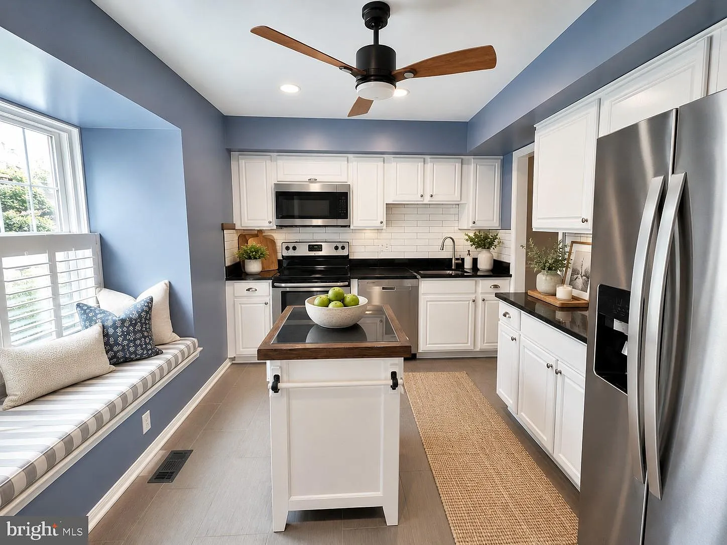 4 bed, 4.0 bath, 2334 sqft, $3,350 — Photo 3
