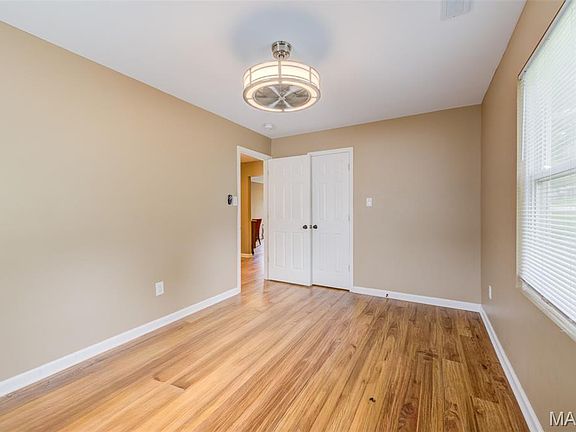 4th image of 9765 Vickie Pl